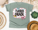 Third Grade Scallop Bow graphic tee in Bay