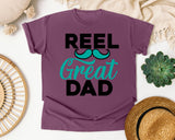 Reel Great Dad graphic tee in Berry