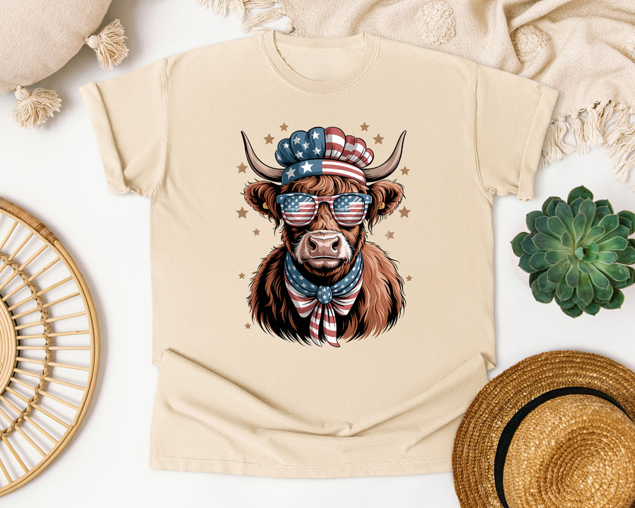 Patriotic Highland Cow graphic tee in Ivory