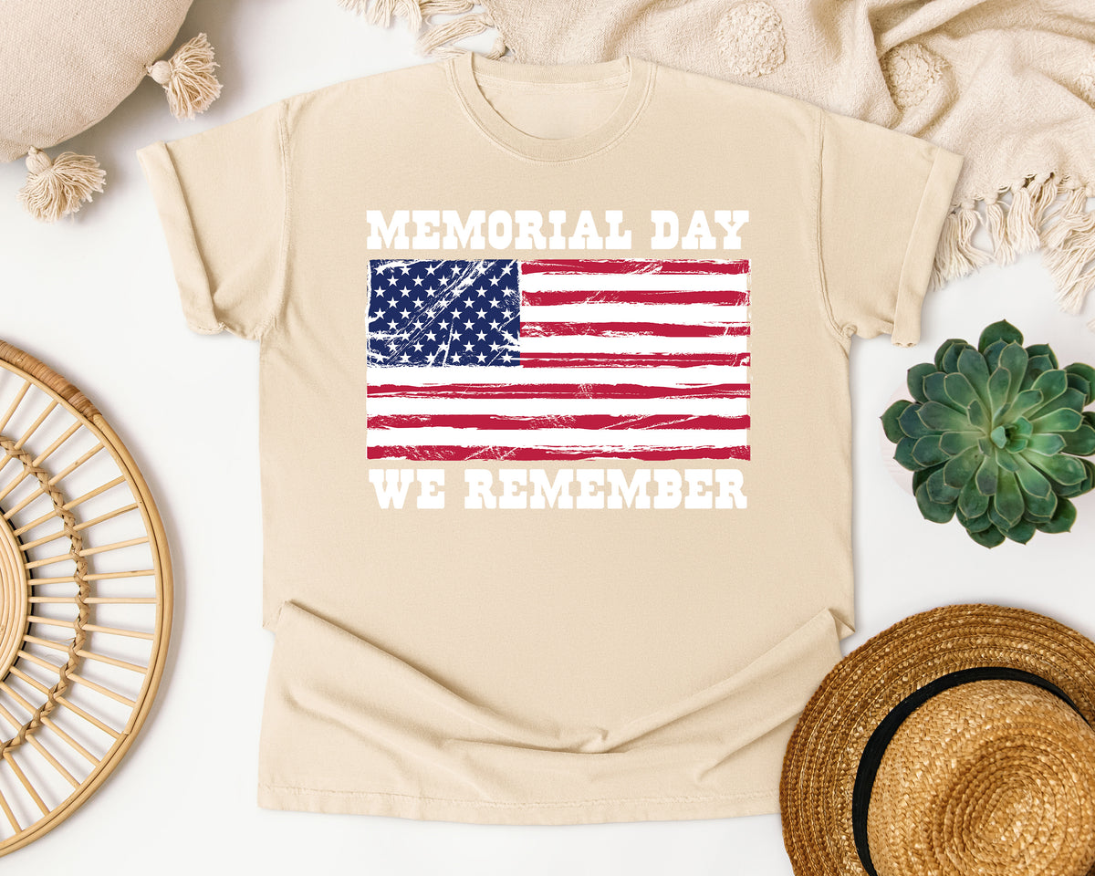 Memorial Day We Remember graphic tee in Ivory