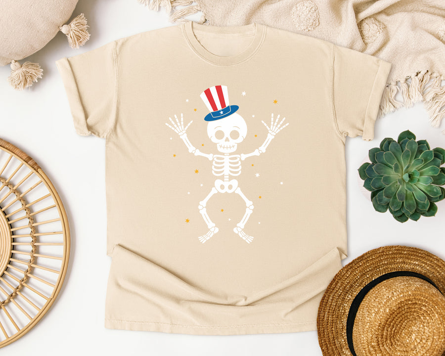 Patriotic Skeleton Hat graphic tee in Ivory