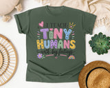 I Teach Tiny Humans With Big Feelings graphic tee in Moss