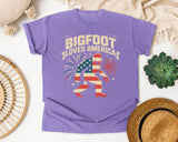 Bigfoot Loves America graphic tee in Violet